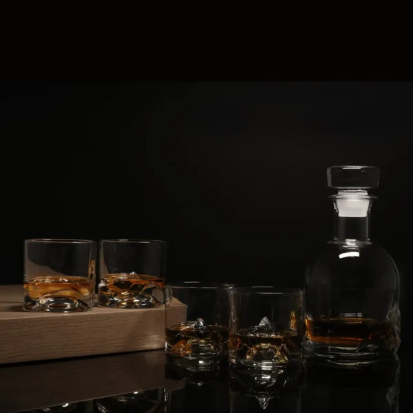 THE PEAKS Viskio rinkinys (taurės + dekanteris)