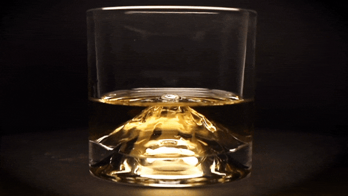 Mt.-Fuji_whiskey_glass_with_drink
